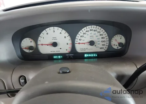 2000 Chrysler Town & Country Limited from USA, damaged, VIN 1C4GP64L6YB609675